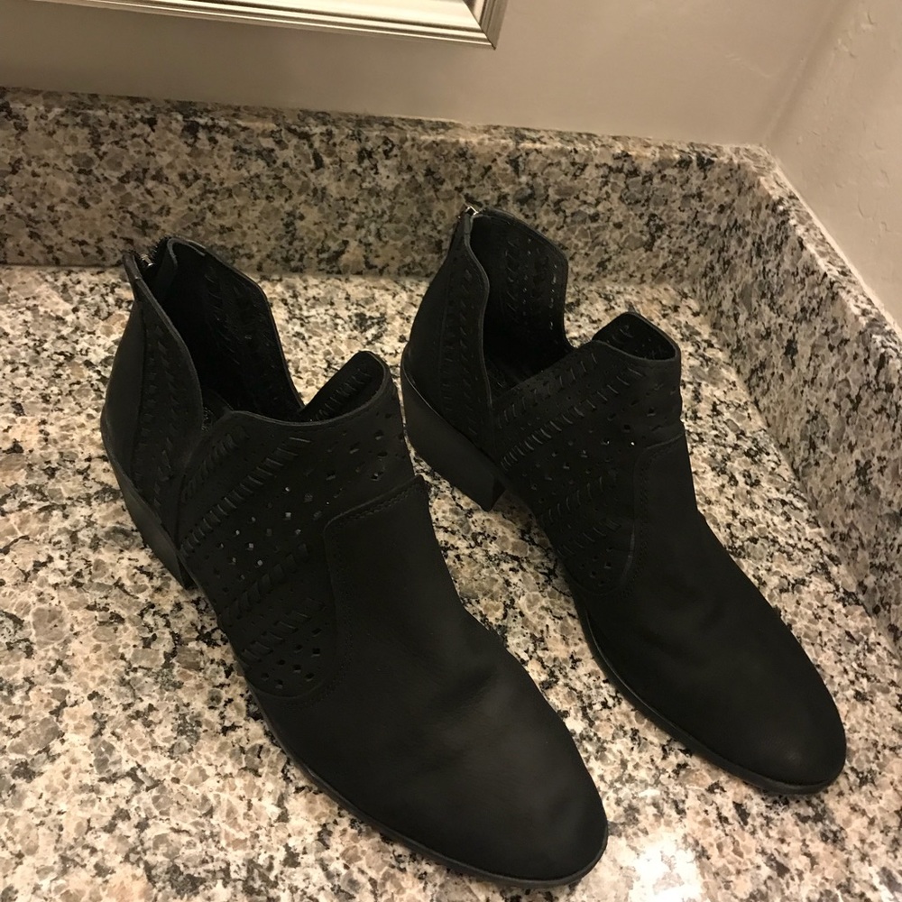 Vince Camuto Prasata Bootie Ankle Boot 
Size 12